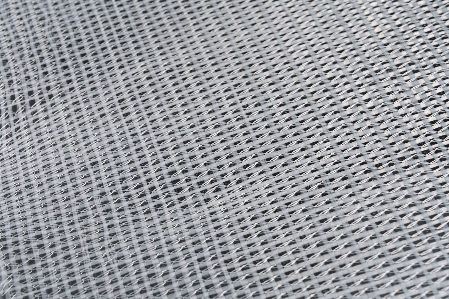 Wide-width mesh fabric